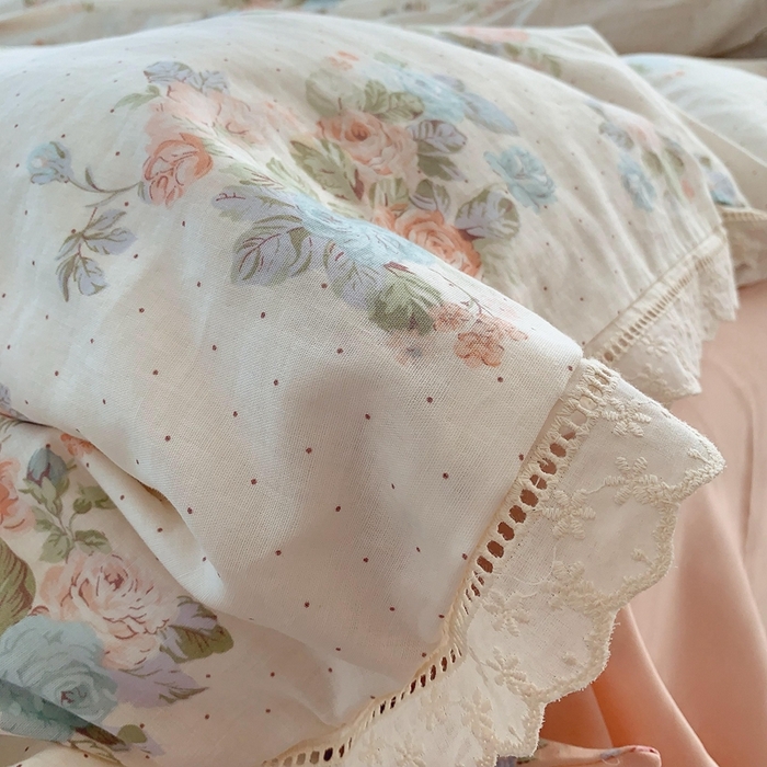 91家纺网 家纺一手货源 找家纺  奈萝家纺  2025新款全棉双层纱花边款四件套 花舞轻盈