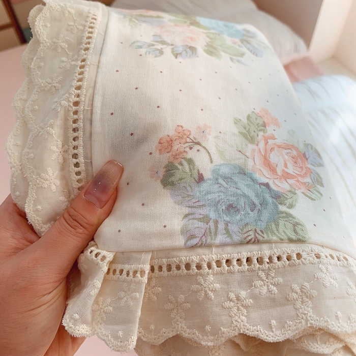 91家纺网 家纺一手货源 找家纺  奈萝家纺  2025新款全棉双层纱花边款四件套 花舞轻盈