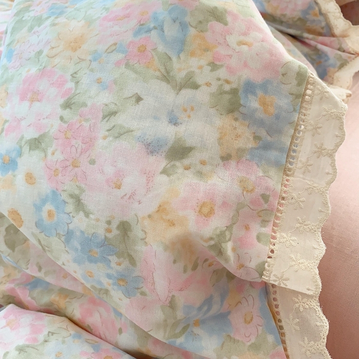 91家纺网 家纺一手货源 找家纺  奈萝家纺  2025新款全棉双层纱花边款四件套 花香魅影