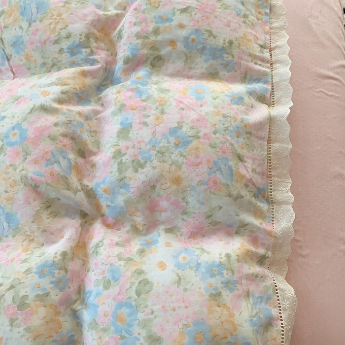 91家纺网 家纺一手货源 找家纺  奈萝家纺  2025新款全棉双层纱花边款四件套 花香魅影