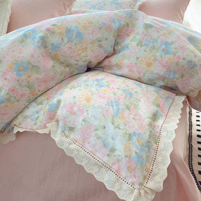 91家纺网 家纺一手货源 找家纺  奈萝家纺  2025新款全棉双层纱花边款四件套 花香魅影