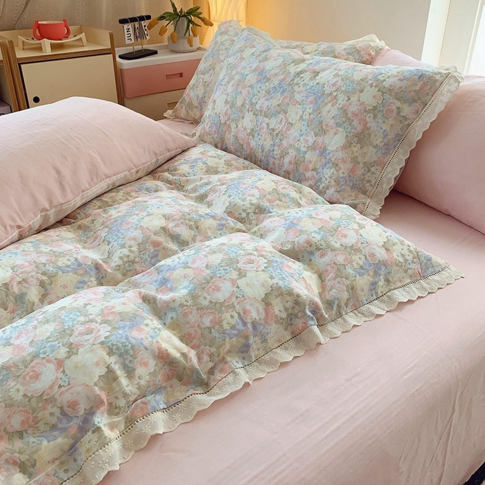 91家纺网 家纺一手货源 找家纺  奈萝家纺  2025新款全棉双层纱花边款四件套 暖阳绿意