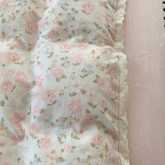 91家纺网 家纺一手货源 找家纺  奈萝家纺  2025新款全棉双层纱花边款四件套 阳光花朵