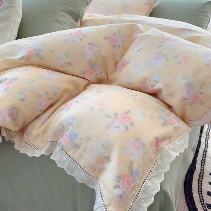 91家纺网 家纺一手货源 找家纺  奈萝家纺  2025新款全棉双层纱花边款四件套 月揽千华