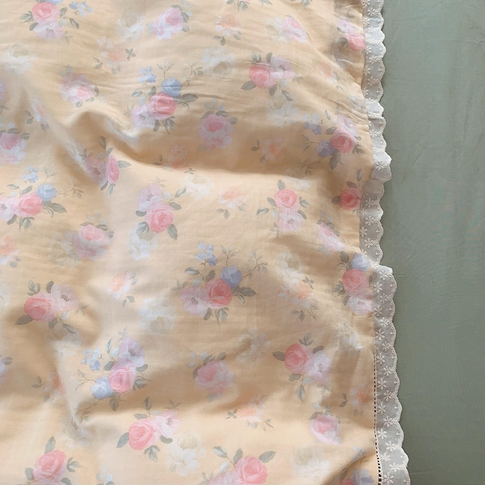 91家纺网 家纺一手货源 找家纺  奈萝家纺  2025新款全棉双层纱花边款四件套 月揽千华