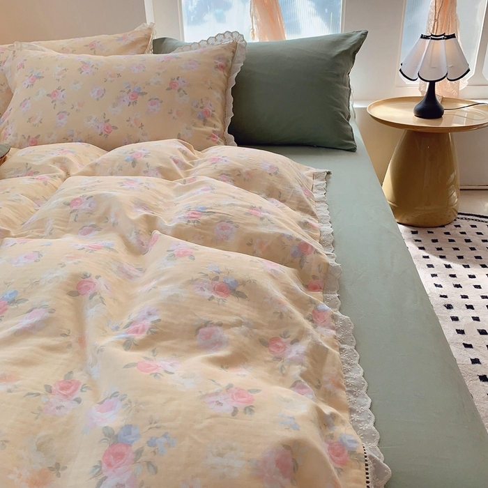 91家纺网 家纺一手货源 找家纺  奈萝家纺  2025新款全棉双层纱花边款四件套 月揽千华