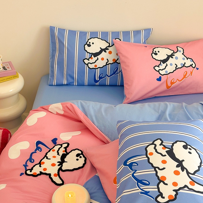 91家纺网 家纺一手货源 找家纺 小叮当家纺仓储工厂店 （提供买家秀 爆款花型 不断货）2025新款全棉纯棉印花毛巾绣卡通四件套 奔跑小狗