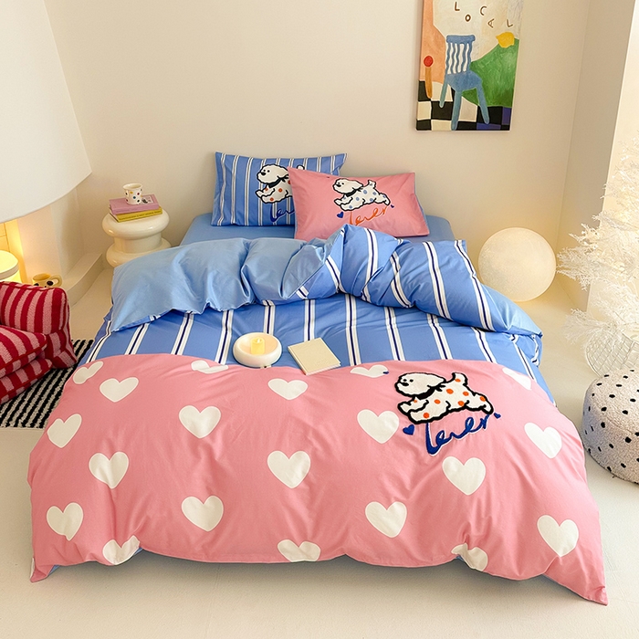 91家纺网 家纺一手货源 找家纺 小叮当家纺仓储工厂店 （提供买家秀 爆款花型 不断货）2025新款全棉纯棉印花毛巾绣卡通四件套 奔跑小狗