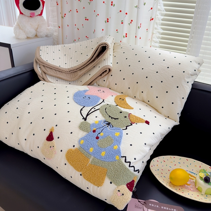 91家纺网 家纺一手货源 找家纺 赫梵茜 2025新款云朵棉毛巾绣花嵌绳款夏被夏凉被空调被春秋被被子被芯 恐龙