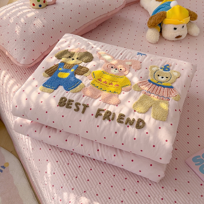 91家纺网 家纺一手货源 找家纺 赫梵茜 2025新款云朵棉毛巾绣花嵌绳款夏被夏凉被空调被春秋被被子被芯 好朋友