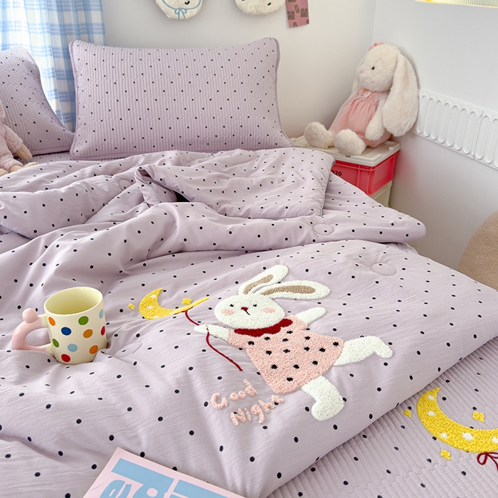 91家纺网 家纺一手货源 找家纺 赫梵茜 2025新款云朵棉毛巾绣床盖夏被被套四件套 月亮兔子