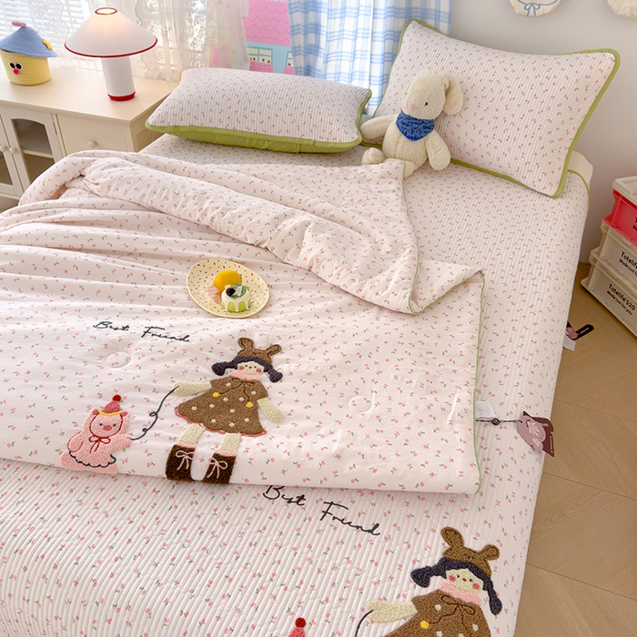 91家纺网 家纺一手货源 找家纺 赫梵茜 2025新款云朵棉毛巾绣床盖夏被被套四件套 小女孩
