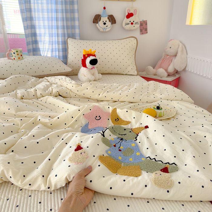 91家纺网 家纺一手货源 找家纺 赫梵茜 2025新款云朵棉毛巾绣床盖夏被被套四件套 恐龙