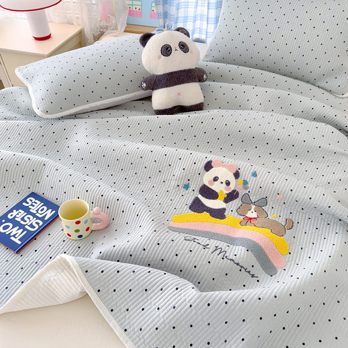 91家纺网 家纺一手货源 找家纺 赫梵茜 2025新款云朵棉毛巾绣床盖夏被被套四件套 熊猫