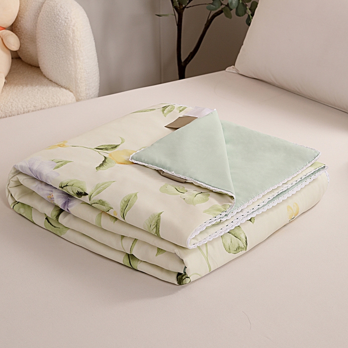 91家纺网 家纺一手货源 找家纺 小叮当家纺仓储工厂店 （提供买家秀 爆款花型 不断货）2025新款水洗棉花边夏凉被被子被芯 馥花逸夏