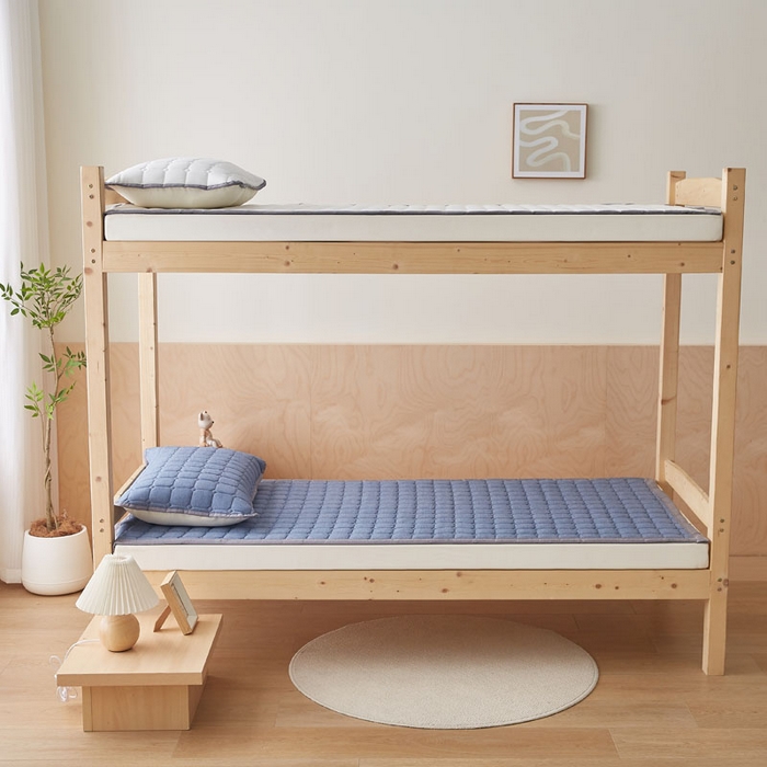 91家纺网 家纺一手货源 找家纺 暖季家纺 2025新款A类水洗棉学生絮叠床护垫 絮叠床护垫-蓝