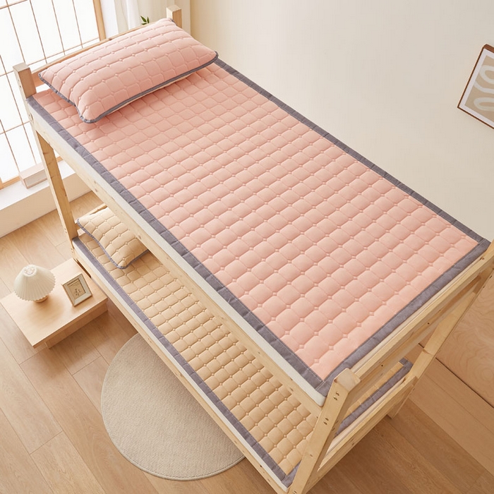 91家纺网 家纺一手货源 找家纺 暖季家纺 2025新款A类水洗棉学生絮叠床护垫 絮叠床护垫-粉