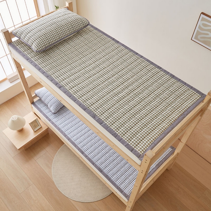 91家纺网 家纺一手货源 找家纺 暖季家纺 2025新款A类水洗棉学生絮叠床护垫 絮叠床护垫-绿小格