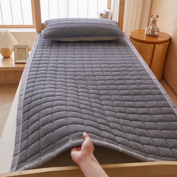 91家纺网 家纺一手货源 找家纺 暖季家纺 2025新款A类水洗棉学生絮叠床护垫 絮叠床护垫-深灰