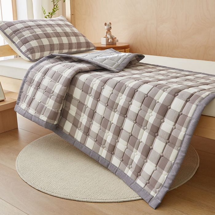 91家纺网 家纺一手货源 找家纺 暖季家纺 2025新款A类水洗棉学生絮叠床护垫 絮叠床护垫-灰中格