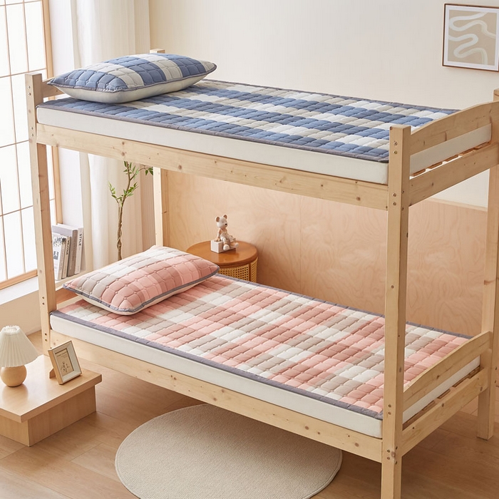 91家纺网 家纺一手货源 找家纺 暖季家纺 2025新款A类水洗棉学生絮叠床护垫 絮叠床护垫-粉大格