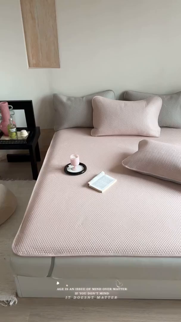 91家纺网 家纺一手货源 找家纺 （总）莱家富 2025新款3D活性印染凉感豆豆凉席小熊小米粒系列