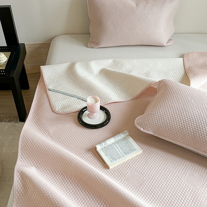 91家纺网 家纺一手货源 找家纺 （总）莱家富 2025新款3D活性印染凉感豆豆凉席小熊小米粒系列