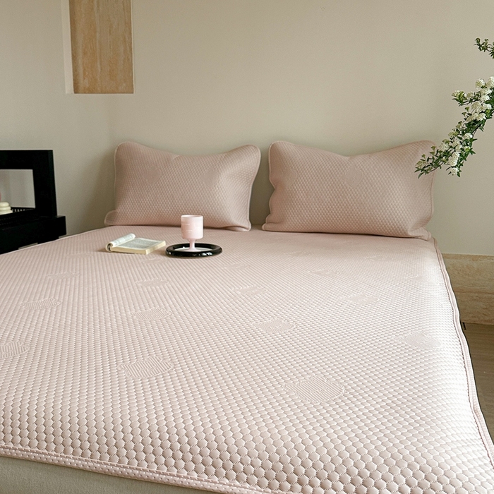 91家纺网 家纺一手货源 找家纺 （总）莱家富 2025新款3D活性印染凉感豆豆凉席小熊小米粒系列