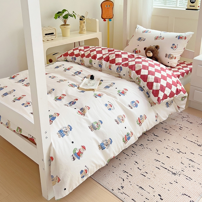 91家纺网 家纺一手货源 找家纺 麦伦家居 2025新款40支13372全棉纯棉斜纹学生上下铺床品宿舍三件套上下铺四件套系列 漫步小熊