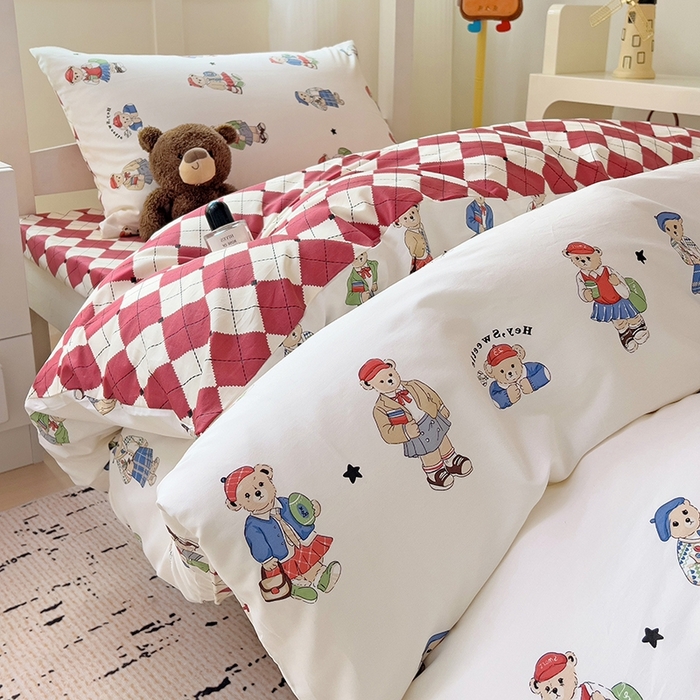 91家纺网 家纺一手货源 找家纺 麦伦家居 2025新款40支13372全棉纯棉斜纹学生上下铺床品宿舍三件套上下铺四件套系列 漫步小熊