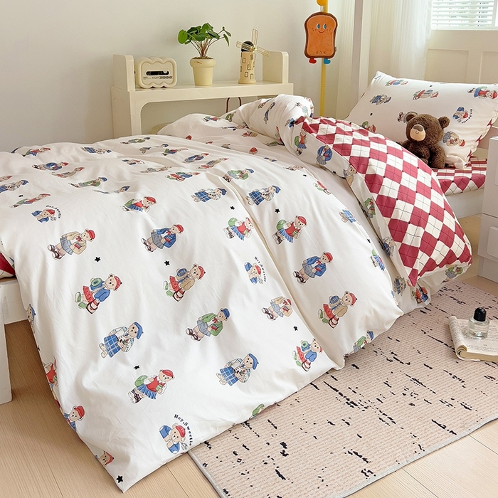 91家纺网 家纺一手货源 找家纺 麦伦家居 2025新款40支13372全棉纯棉斜纹学生上下铺床品宿舍三件套上下铺四件套系列 漫步小熊