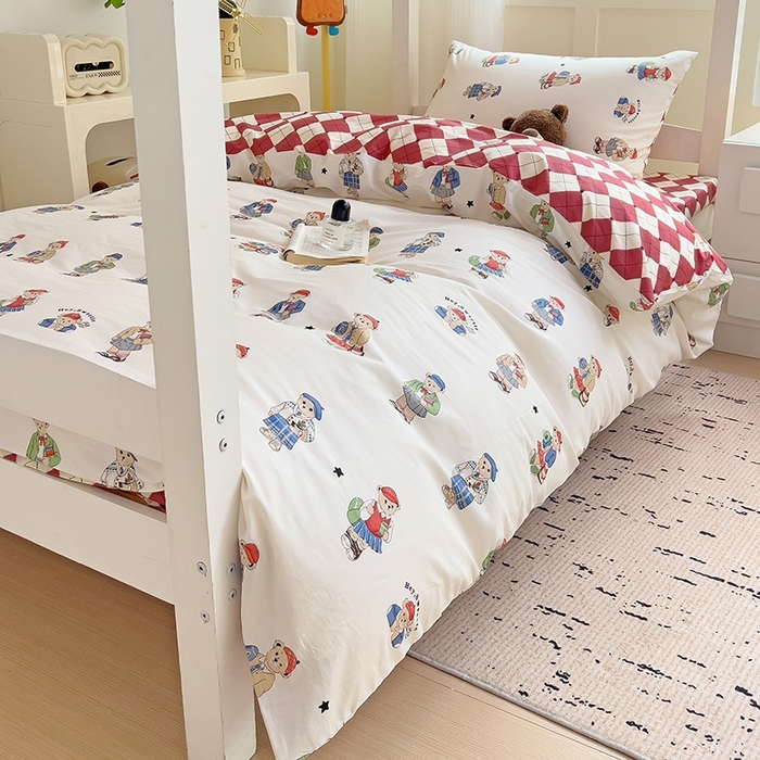 91家纺网 家纺一手货源 找家纺 麦伦家居 2025新款40支13372全棉纯棉斜纹学生上下铺床品宿舍三件套上下铺四件套系列 漫步小熊