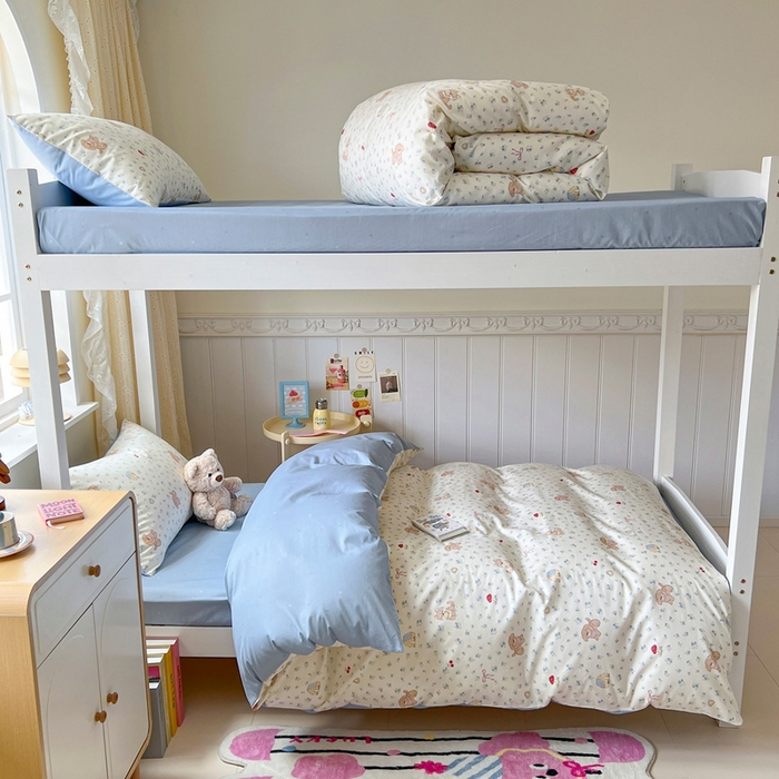 91家纺网 家纺一手货源 找家纺 麦伦家居 2025新款40支13372全棉纯棉斜纹学生上下铺床品宿舍三件套上下铺四件套系列 花园狗蓝