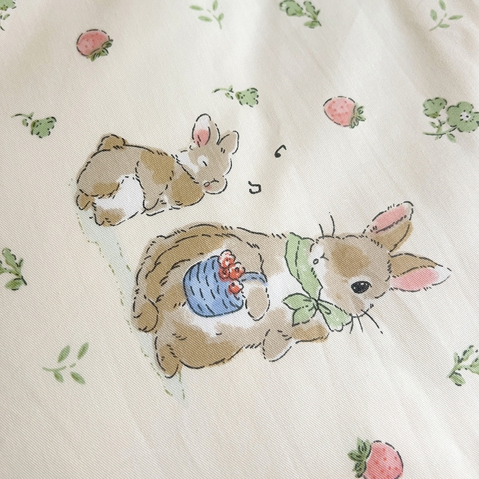 91家纺网 家纺一手货源 找家纺 麦伦家居 2025新款40支13372全棉纯棉斜纹学生上下铺床品宿舍三件套上下铺四件套系列 草莓兔兔