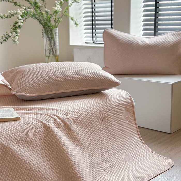 91家纺网 家纺一手货源 找家纺 莱家富 2025新款3D活性印染凉感豆豆凉席小熊小米粒系列 小熊-粉