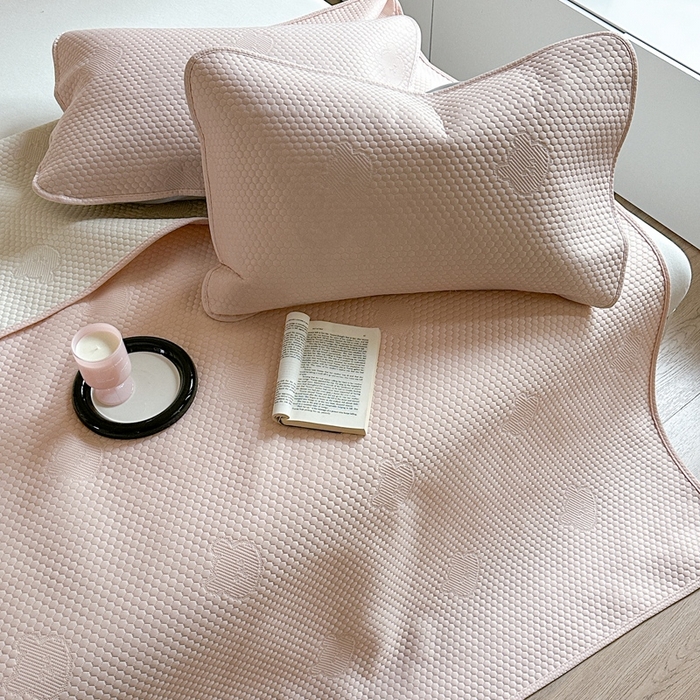 91家纺网 家纺一手货源 找家纺 莱家富 2025新款3D活性印染凉感豆豆凉席小熊小米粒系列 小熊-粉