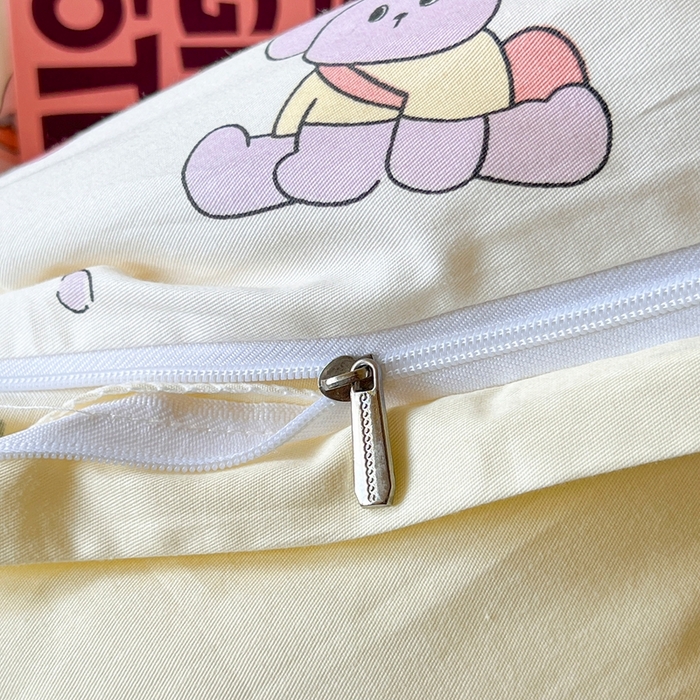 91家纺网 家纺一手货源 找家纺 麦伦家居 2025新款40支13372全棉纯棉斜纹学生上下铺床品宿舍三件套上下铺四件套系列 爱豆熊