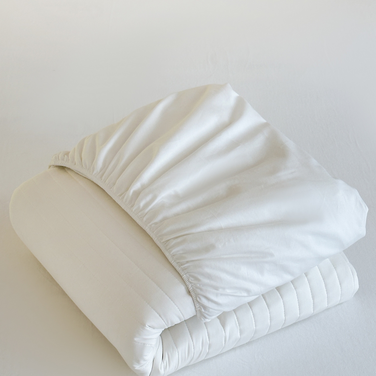 91家纺网 家纺一手货源 找家纺 三味舒屋 2025新款韩风小时光宽条全棉纯棉夹棉床笠系列单床笠床笠单件 时光白