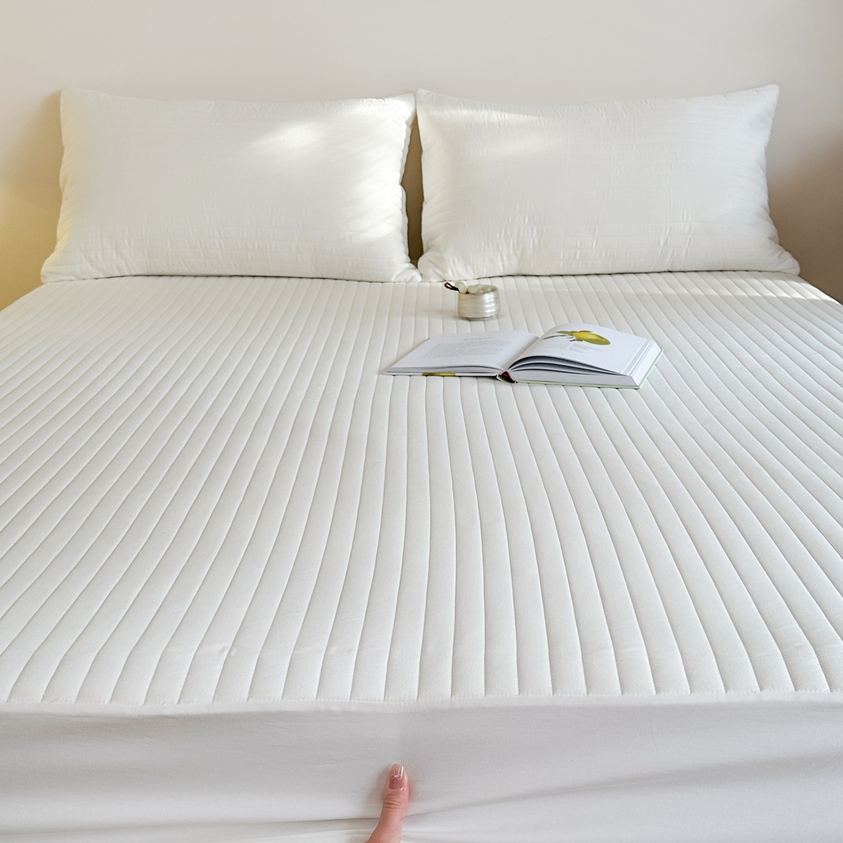 91家纺网 家纺一手货源 找家纺 三味舒屋 2025新款韩风小时光宽条全棉纯棉夹棉床笠系列单床笠床笠单件 时光白