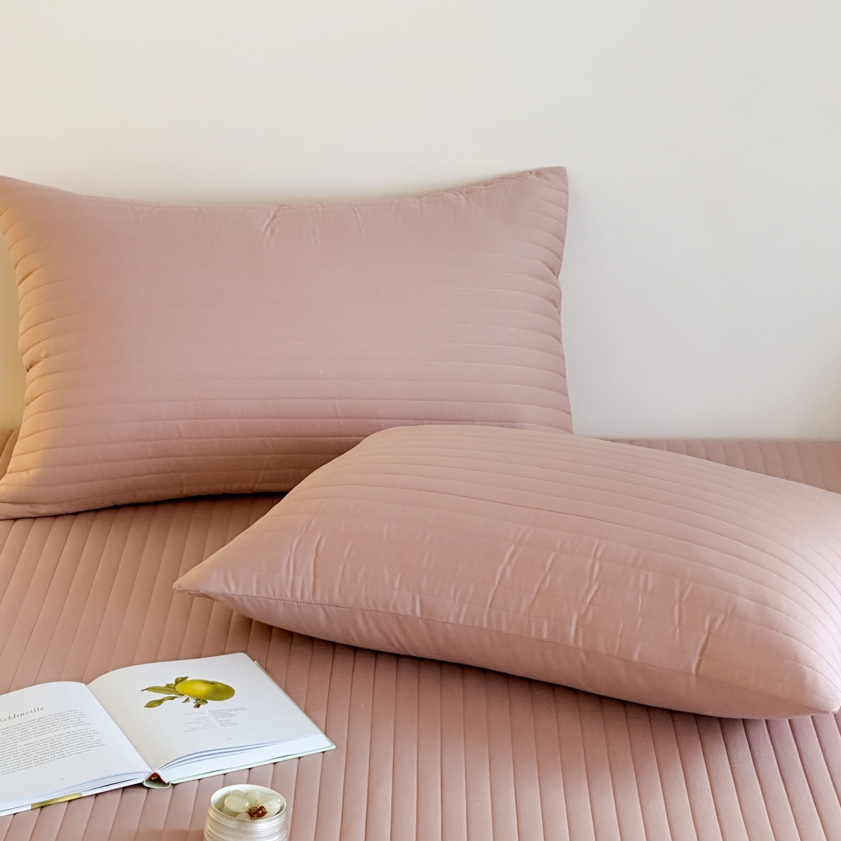 91家纺网 家纺一手货源 找家纺 三味舒屋 2025新款韩风小时光宽条全棉纯棉夹棉床笠系列单床笠床笠单件 时光粉