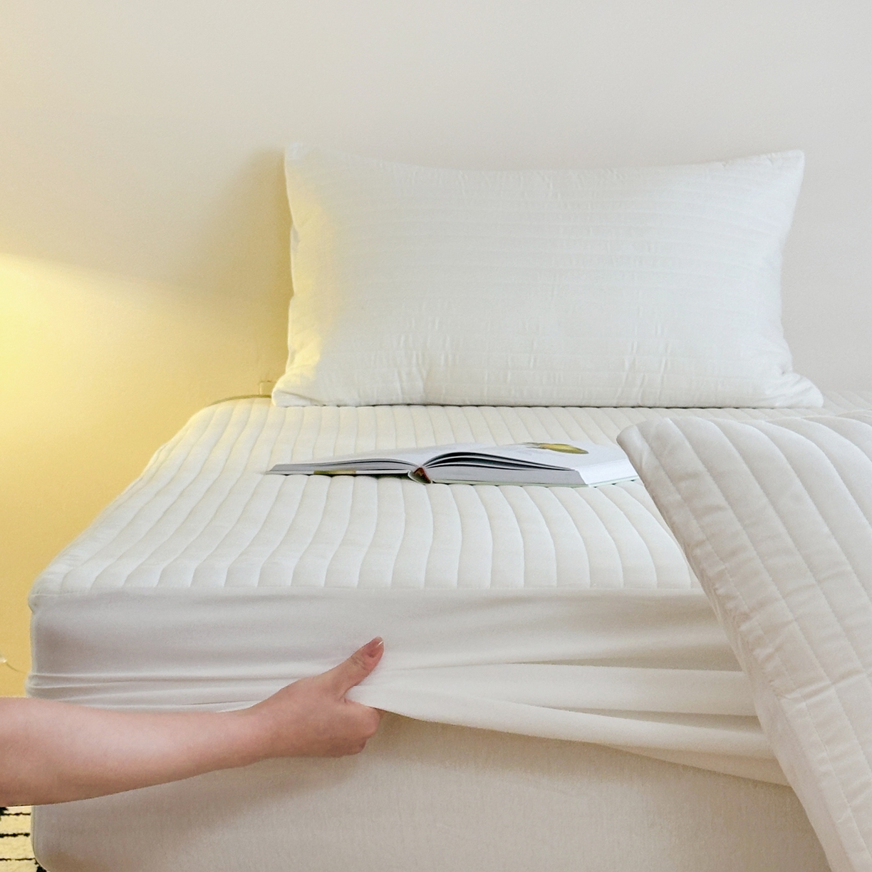 91家纺网 家纺一手货源 找家纺 三味舒屋 2025新款韩风小时光宽条全棉纯棉夹棉床笠系列单床笠床笠单件 时光白