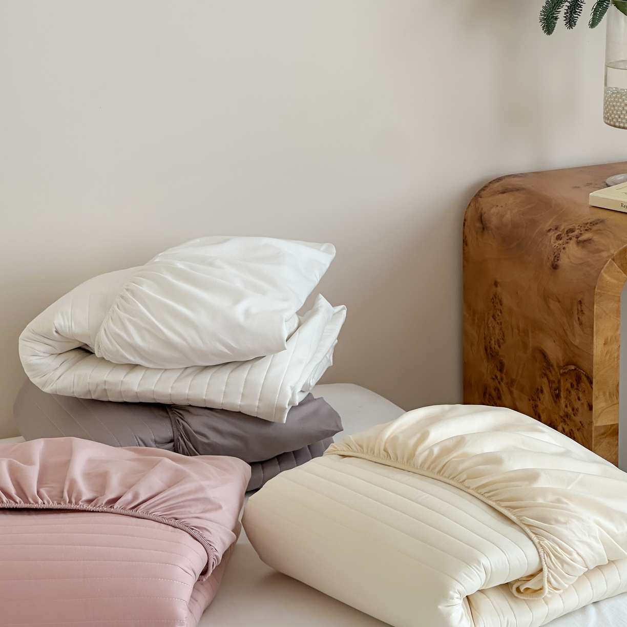 91家纺网 家纺一手货源 找家纺 三味舒屋 2025新款韩风小时光宽条全棉纯棉夹棉床笠系列单床笠床笠单件 组合图仅供参考