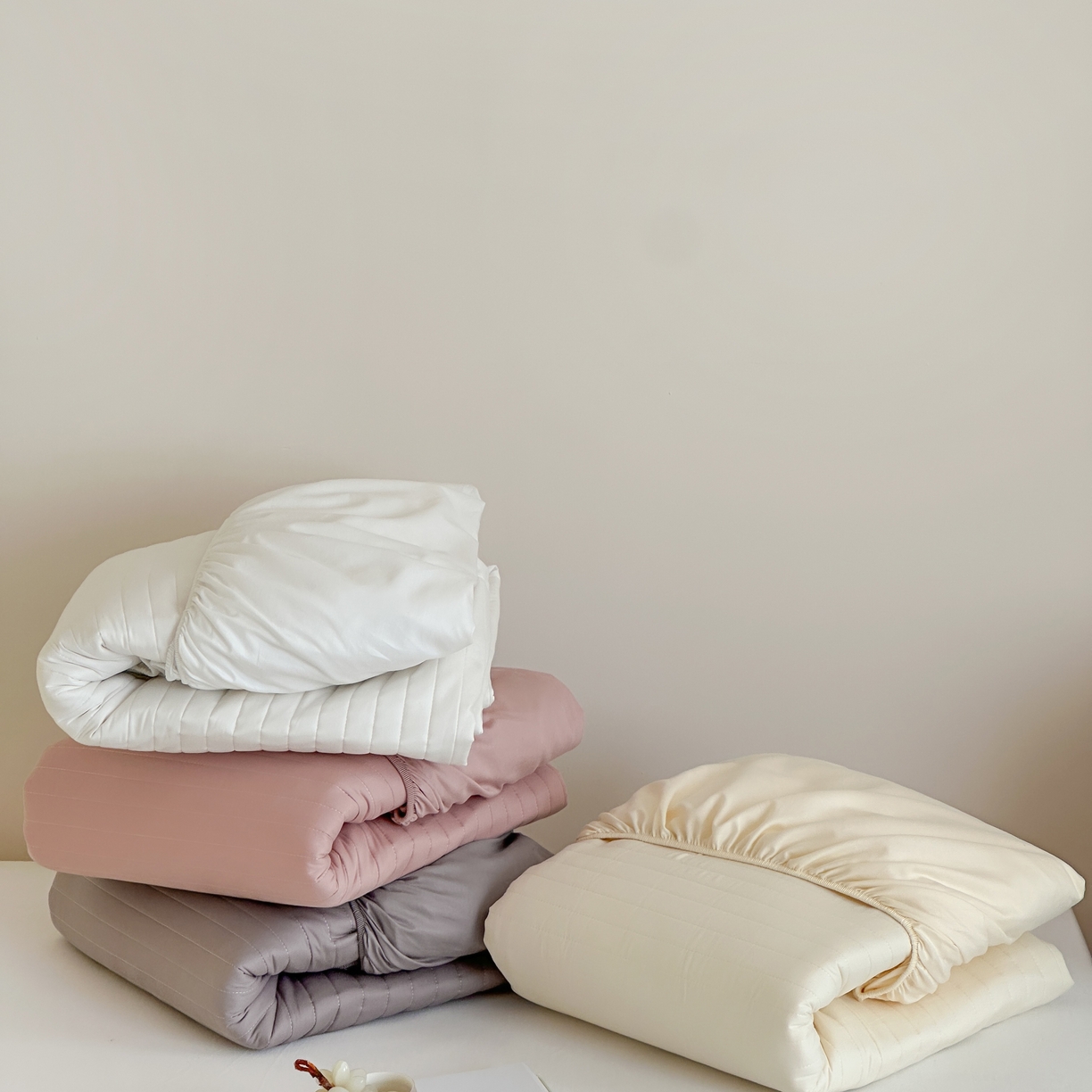 91家纺网 家纺一手货源 找家纺 三味舒屋 2025新款韩风小时光宽条全棉纯棉夹棉床笠系列单床笠床笠单件 组合图仅供参考