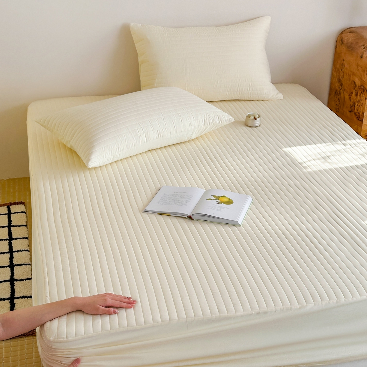 91家纺网 家纺一手货源 找家纺 三味舒屋 2025新款韩风小时光宽条全棉纯棉夹棉床笠系列单床笠床笠单件 时光浅黄