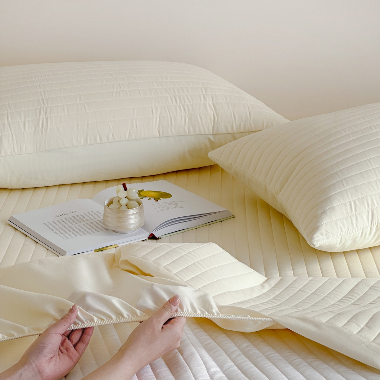 91家纺网 家纺一手货源 找家纺 三味舒屋 2025新款韩风小时光宽条全棉纯棉夹棉床笠系列单床笠床笠单件 时光浅黄