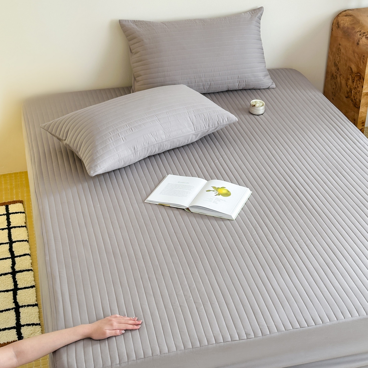 91家纺网 家纺一手货源 找家纺 三味舒屋 2025新款韩风小时光宽条全棉纯棉夹棉床笠系列单床笠床笠单件 时光灰