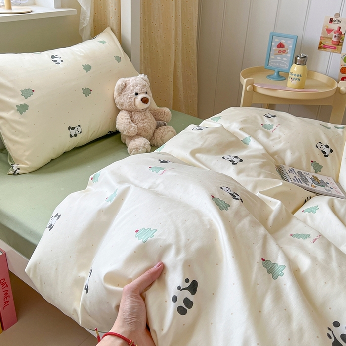 91家纺网 家纺一手货源 找家纺 麦伦家居 2025新款40支13372全棉纯棉斜纹学生上下铺床品宿舍三件套上下铺四件套系列 熊猫森林