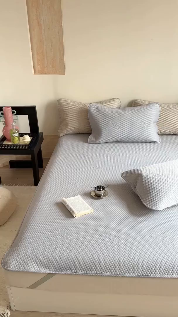 91家纺网 家纺一手货源 找家纺 莱家富 2025新款3D活性印染凉感豆豆凉席小熊小米粒系列 小米粒-粉