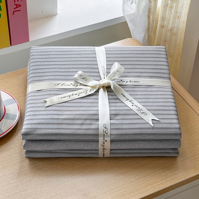 91家纺网 家纺一手货源 找家纺 麦伦家居 2025新款40支13372全棉纯棉斜纹学生上下铺床品宿舍三件套上下铺四件套系列 绅士之约