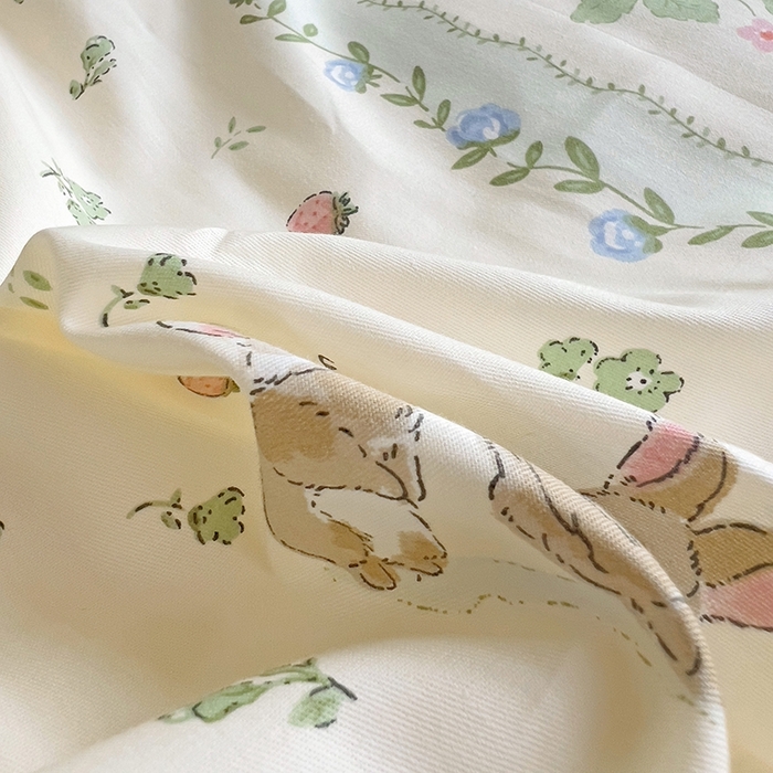 91家纺网 家纺一手货源 找家纺 麦伦家居 2025新款40支13372全棉纯棉斜纹学生上下铺床品宿舍三件套上下铺四件套系列 草莓兔兔